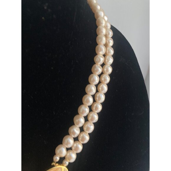 VINTAGE SIGNED K.J.L. FOR AVON FAUX PEARLS WITH ENAMEL BUTTERFLY 18" NECKLACE - Picture 4 of 16